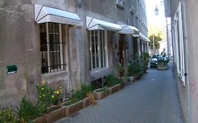 A La Porte Saint Jean